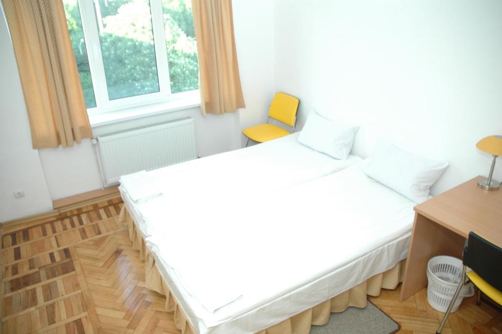 Yellow House Hostel Lviv Room photo